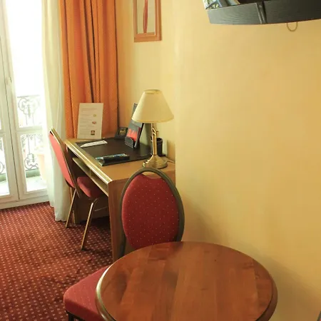 Foch Hotel 3*