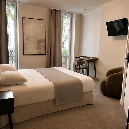 Hotel Foch 3*