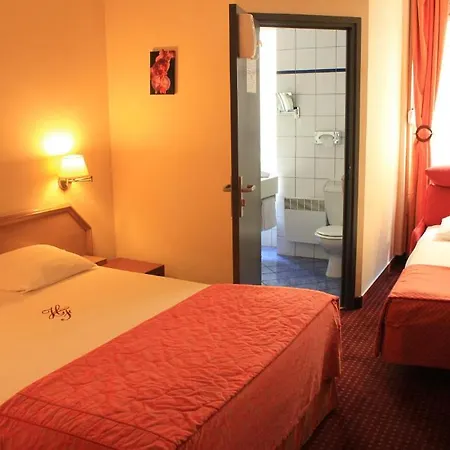 Foch Hotel 3*
