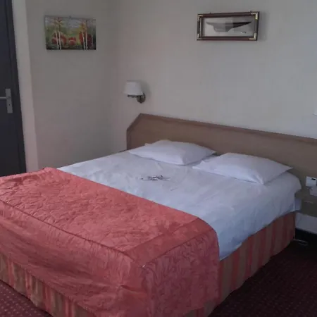 Foch Hotel 3*