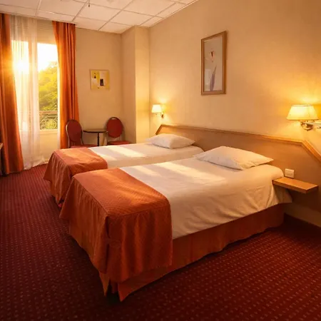 Foch Hotel 3*