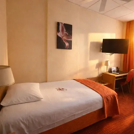 Foch Hotel