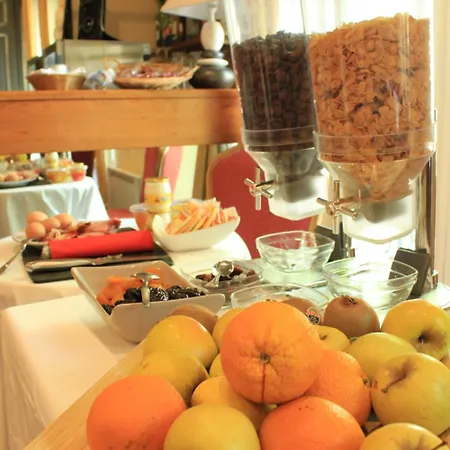 Foch Hotel 3*